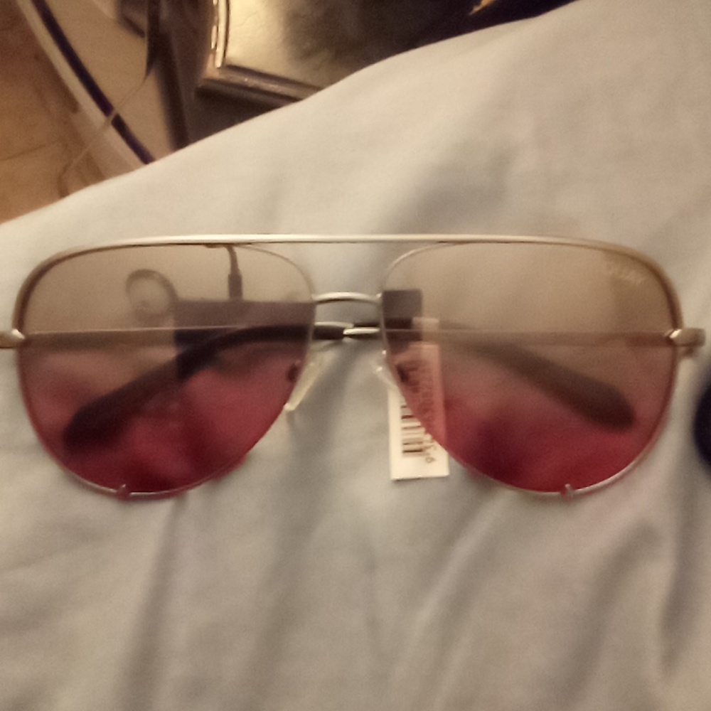Quay glasses women